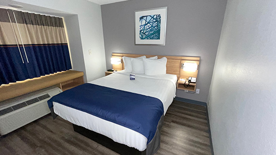 Microtel Hotel 1 Queen Bed, Non-Smoking